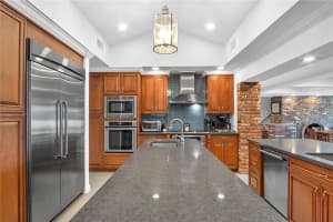 19 Seneca Rd, Sea Ranch Lakes, FL 33308, Sold 05/27/22