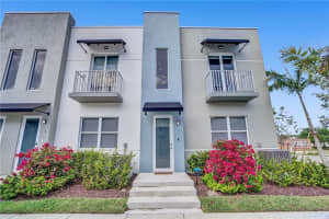 425 NE 35th Ct Unit 4, Oakland Park, FL 33334, Sold 06/21/22