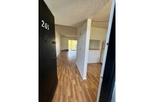 2846 Somerset Park Dr APT 201, Tampa, FL 33613, Sold 04/25/22
