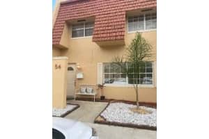 54 Spinning Wheel Ln, Tamarac, FL 33319, Sold 05/13/22