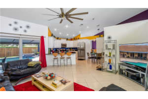 1611 W Oak Knoll Cir, Davie, FL 33324, Sold 06/09/22