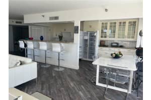 3640 Yacht Club Dr APT 806, Aventura, FL 33180, Sold 06/03/22