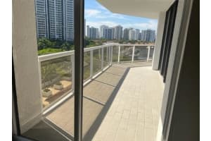 3640 Yacht Club Dr APT 806, Aventura, FL 33180, Sold 06/03/22