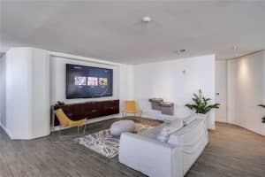 2600 E Hallandale Beach Blvd #3201, Hallandale Beach, FL 33009, Sold 05/16/22