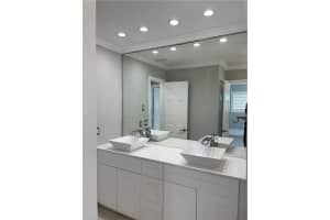 5541 NE 33rd Ave, Fort Lauderdale, FL 33308, Sold 05/25/22