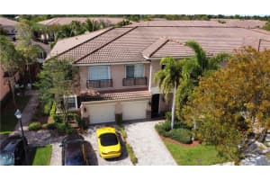 279 Las Brisas Cir, Weston, FL 33326, Sold 05/17/22