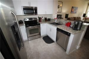 279 Las Brisas Cir, Weston, FL 33326, Sold 05/17/22