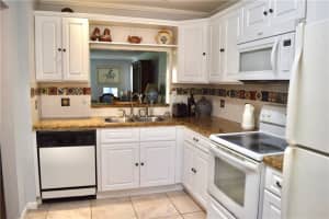 430 Commodore Dr APT 108, Plantation, FL 33325, Sold 05/27/22