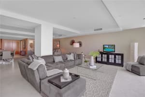 1200 Holiday Dr APT 305, Fort Lauderdale, FL 33316, Sold 07/22/22