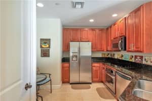 16102 Emerald Estates Dr APT 427, Weston, FL 33331, Sold 05/25/22