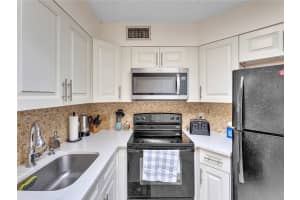 213 Lake Pointe Dr APT 211, Oakland Park, FL 33309, Sold 05/24/22