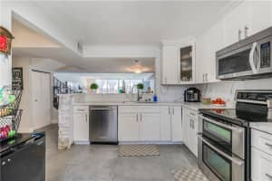 2313 NE 7th St, Hallandale Beach, FL 33009, Sold 06/02/22