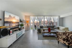 2313 NE 7th St, Hallandale Beach, FL 33009, Sold 06/02/22