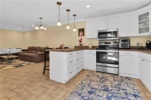 1010 NE 8th Ave APT 34F, Delray Beach, FL 33483, Sold 08/26/22