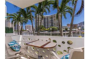 2500 Diana Dr APT 111, Hallandale Beach, FL 33009, Sold 07/01/22