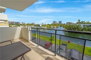 401 Golden Isles Dr APT 307, Hallandale Beach, FL 33009, Sold 06/03/22