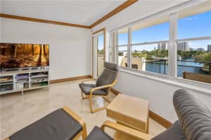 401 Golden Isles Dr APT 307, Hallandale Beach, FL 33009, Sold 06/03/22