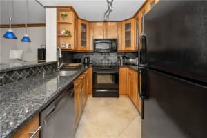 401 Golden Isles Dr APT 307, Hallandale Beach, FL 33009, Sold 06/03/22