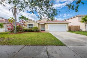 19158 NW 24th Pl, Pembroke Pines, FL 33029, Sold 05/18/22