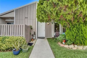 504 Woodgate Cir, Sunrise, FL 33326, Sold 07/08/22