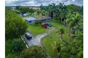 951 SW 121st Ave, Davie, FL 33325 Sold 05/02/23