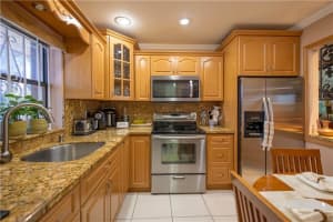 2540 W 67th Pl APT 204, Hialeah, FL 33016, Sold 06/21/22