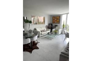 325 S Biscayne Blvd #1718, Miami, FL 33131, Sold 08/03/22