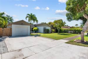 19621 NW 58th Ave, Hialeah, FL 33015, Sold 07/13/22