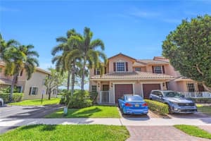 3524 Parkside Dr, Davie, FL 33328, Sold 06/24/22