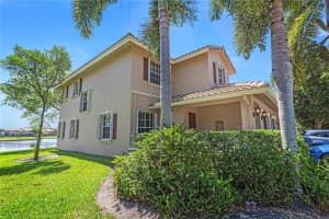 3524 Parkside Dr, Davie, FL 33328, Sold 06/24/22