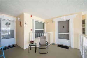 605 W Lake Jasmine Cir APT 203, Vero Beach, FL 32962, Sold 08/30/22