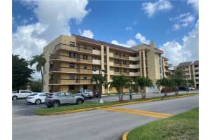 8881 Fontainebleau Blvd, Miami, FL 33172, Sold 11/28/22