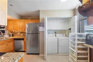 115 Lake Emerald Dr APT 404, Oakland Park, FL 33309, Sold 09/09/22