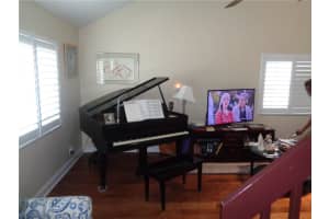 380 SE 2nd Ave   H1, Deerfield Beach, FL 33441 Sold 10/01/22