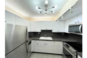 1450 Brickell Bay Dr APT 1214, Miami, FL 33131, Sold 08/08/22