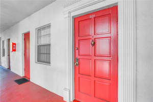 4140 NW 44th Ave APT 201, Lauderdale Lakes, FL 33319, Sold 08/18/22