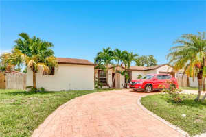 5731 NW 199th St, Hialeah, FL 33015, Sold 09/12/22