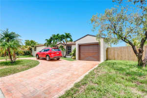 5731 NW 199th St, Hialeah, FL 33015, Sold 09/12/22