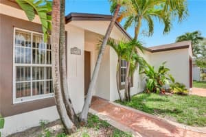 5731 NW 199th St, Hialeah, FL 33015, Sold 09/12/22