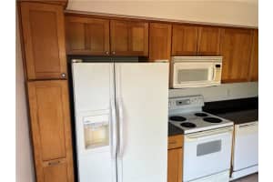 3239 NW 44th St APT 6, Oakland Park, FL 33309, Sold 08/17/22