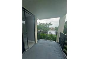 6190 Woodlands Blvd APT 213, Tamarac, FL 33319, Sold 08/11/22