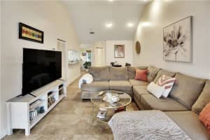 923  Coral Club Dr   923, Coral Springs, FL 33071 Sold 08/12/22