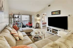 923  Coral Club Dr   923, Coral Springs, FL 33071 Sold 08/12/22