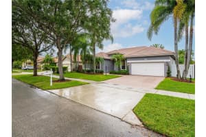16507  Mariposa Circle S, Pembroke Pines, FL 33331 Sold 09/16/22