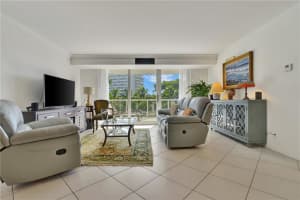 2715 N Ocean Blvd   2A, Fort Lauderdale, FL 33308 Sold 09/26/22