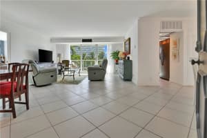2715 N Ocean Blvd   2A, Fort Lauderdale, FL 33308 Sold 09/26/22