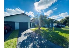 8118 NW 100th Dr, Tamarac, FL 33321 Sold 08/12/22