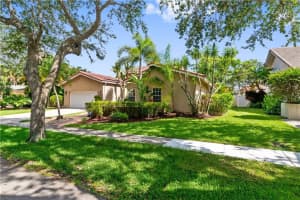 2555 NW 41st St, Boca Raton, FL 33434 Sold 09/13/22