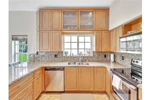 1147  Laguna Springs Dr, Weston, FL 33326 Sold 09/13/22