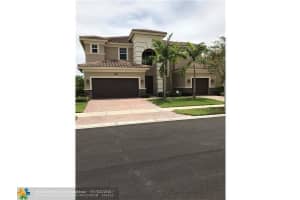 10130  Edgewater Ct, Parkland, FL 33076 Sold 11/01/22